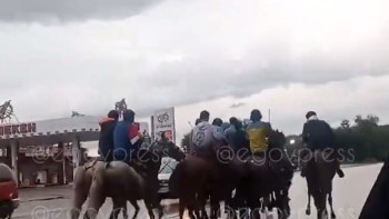 Фотография к новости: Алматы көшелерінде көкпар шапқандар видеоға түсіп қалған