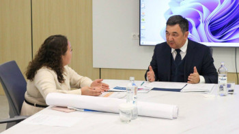 Фотография к новости: Дархан Қыдырәлі азаматтарды қабылдады