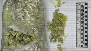 Фотография к новости: Ақтауда синтетикалық есірткінің аса ірі мөлшерімен курьер ұсталды