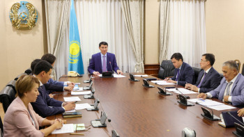 Фотография к новости: Үкіметте бизнестегі өзекті мәселелер қаралды