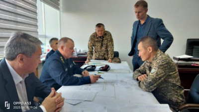 Сырым Шәріпханов "Қазақстан" шахтасында жұмыс кеңесін өткізді