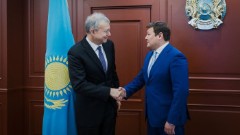 Фотография к новости: Оралов АҚШ елшісімен кино мен мәдениет саласын талқылады