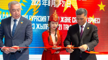 Фотография к новости: Қазақстандық компаниялар Үрімші көрмесінде өз өнімдерін ұсынды