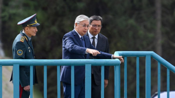 Фотография к новости: Тоқаев сел тасқынынан қорғайтын «Аюсай» бөгетіне барды