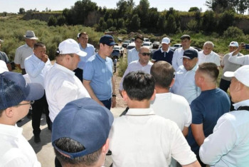 Фотография к новости: Түркістан облысының әкімі ауыл аралап жүр