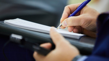 Фотография к новости: Ақтөбеде мемлекеттік қызметке кір келтiрген шенеуніктер жазаланды