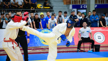 Фотография к новости: Армия спортшылары қоян-қолтық ұрыстан ІІМ чемпионатында өнер көрсетті