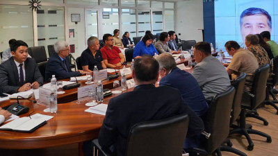 Жұмыла көтерген жүк жеңіл