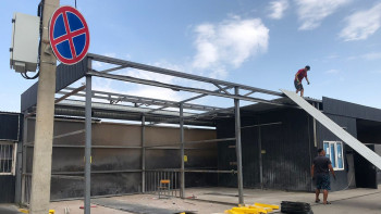 Фотография к новости: Алматыда заңсыз салынған көлік жуу нысаны бұзылды