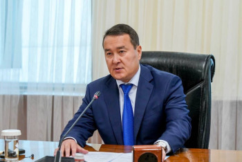 Фотография к новости: Смайылов мал азығын баяу дайындап жатқан өңірлерді атады