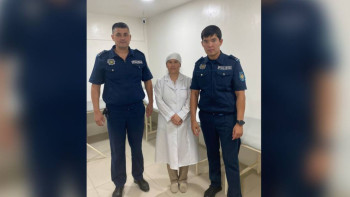 Фотография к новости: Полицейлер өзіне қол салған қызды құтқарып қалды