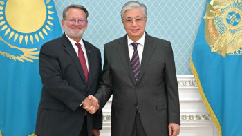 Фотография к новости: Тоқаев АҚШ сенаторын қабылдады