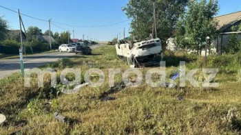 Фотография к новости: БҚО-да жолаушылар мінген автобус аударылып, 18 адам зардап шекті
