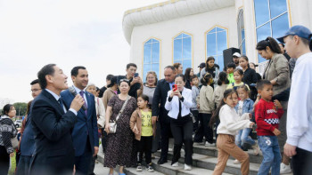 Фотография к новости: Ассамблея 100 елордалық балаға көмек көрсетті