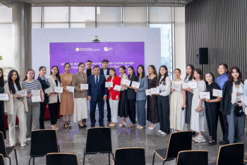 Фотография к новости: Министр: Жауапкершілікті сезіне білетін журналистер буынын қалыптасыру – негізгі міндетіміз