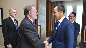 Фотография к новости: Әшімбаев АҚШ сенатының комитет төрағасымен кездесті