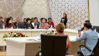 Фотография к новости: Салт-дәстүрімізден ажырап барамыз. Димаштың анасы діни көзқарас туралы айтты