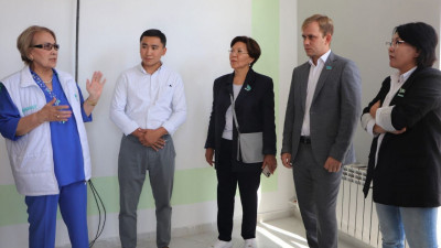 Депутаттар Алматыда жаңа дәрігерлік амбулатория орталығының құрылысымен танысты