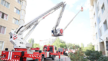 Фотография к новости: Астанада көпқабатты үйлердегі өрт-тактикалық жаттығулар басталды