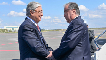 Фотография к новости: Тәжікстан Президенті елімізге жұмыс сапармен келді