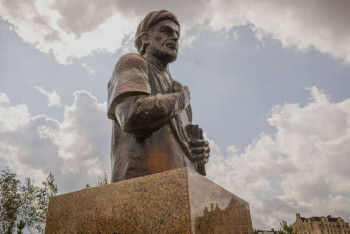 Фотография к новости: Астанада ұлы ғалым Әбу Ибн Синаның бюсті қойылды