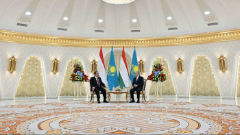 Фотография к новости: Қазақстан мен Тәжікстан президенттері шағын құрамда келіссөз жүргізді