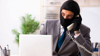 Фотография к новости: Елордалық полицейлер алаяқтықтардан абай болуға шақырады