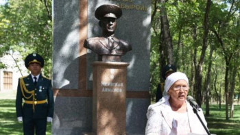 Фотография к новости: Таразда Халық қаһарманы Мейіржан Аймановқа арналып ескерткіш қойылды