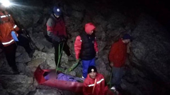 Фотография к новости: Шыңнан түсе алмай қалған азаматқа құтқарушылар көмектесті