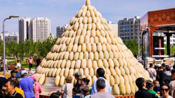 Фотография к новости: Жеңіс Қасымбек Тәжікстан жәрмеңкесіне қатысты: Мәдениеттің төменділігі, адам еңбегін құрметтемеу