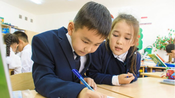 Фотография к новости: Министрлік оқу мерзімінің өзгеруіне байланысты оқушылардың жүктемесін азайтады