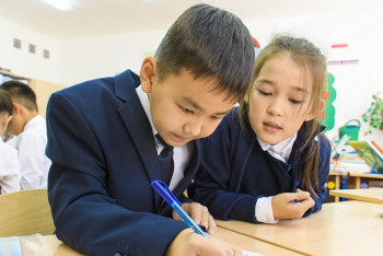 Фотография к новости: Министрлік оқу мерзімінің өзгеруіне байланысты оқушылардың жүктемесін азайтады