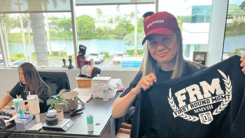 Фотография к новости: Шавкат Рахмоновтың қарындасы АҚШ-қа жетті