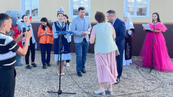 Фотография к новости: Семейде көпбалалы отбасыларға тұрғын үй кілттері табысталды