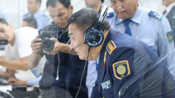 Фотография к новости: ІІМ басшысы Шымкент мектептеріндегі қауіпсіздік жүйесін тексерді