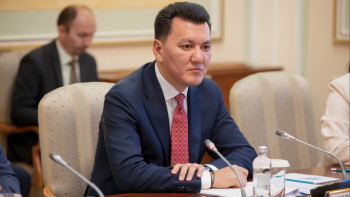 Фотография к новости: Конституциямызды жаңа қоғамдық келісімнің құқықтық құжаты деуге болады– Ерлан Қарин