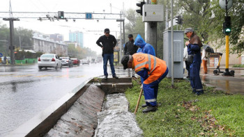 Фотография к новости: Алматыда арық тазарту жұмыстары жүргізіліп жатыр