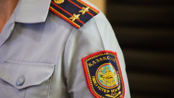 Фотография к новости: Астаналық полицейлер жүргізушілерге ескерту жасады