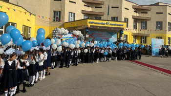 Фотография к новости: Алматы мектептерінде алғашқы қоңырау соғылды