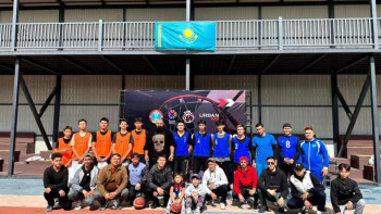 Фотография к новости: Елордада блогерлер мен спортшылар арасында баскетболдан турнир өтті