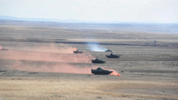 Фотография к новости: Қарулы күштердің жауынгерлік әзірлігі тексеріледі