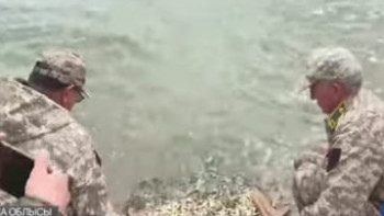 Фотография к новости: 12 мың тұқы балығы «Қоянды» су қоймасына жіберілді