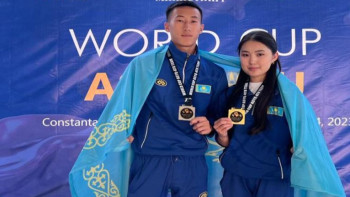 Фотография к новости: Отандық спортшы Румынияда бес асықтан әлем кубогын еншіледі