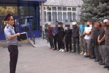 Фотография к новости: Алматыда Тәжікстан мен Өзбекстанның 30 азаматы елден шығарылды
