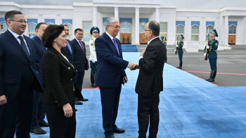 Фотография к новости: Тоқаев Албания Президенті Байрам Бегайды әуежайдан шығарып салды