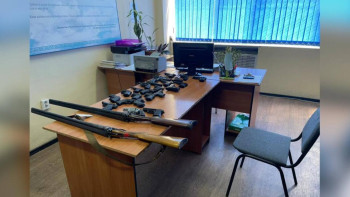 Фотография к новости: Алматылықтар полицияға тіркелмеген 34 бірлік қаруды тапсырды