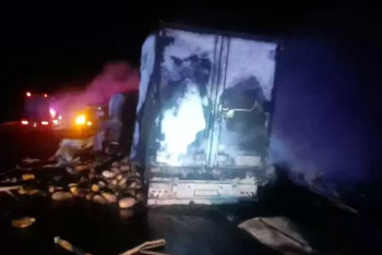 Фотография к новости: Қызылорда облысында қауын тиелген жүк көлігі толығымен жанып кетті