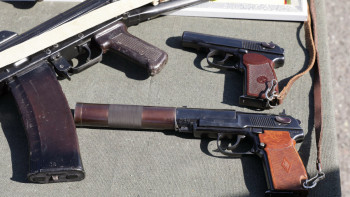 Фотография к новости: СҚО-да қару ұстауды білмеген бала өзінің аяғын атып алды