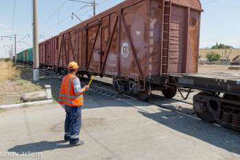 Фотография к новости: Көмір тиелген вагоннан қарасора салынған рюкзак табылды