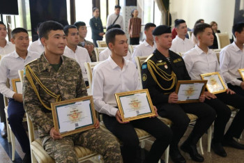 Фотография к новости: Әскери борышын өтеген 600-ден астам сарбаз студент атанды